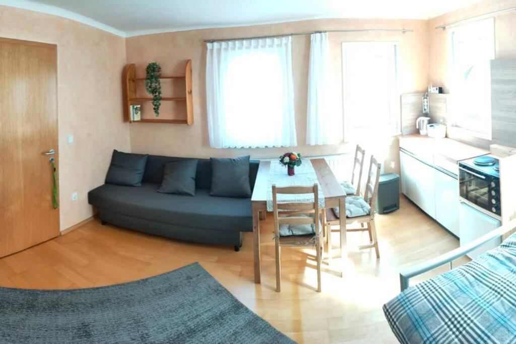 Zentrale & Ruhige Ferienwohnung Moessingen Exterior photo
